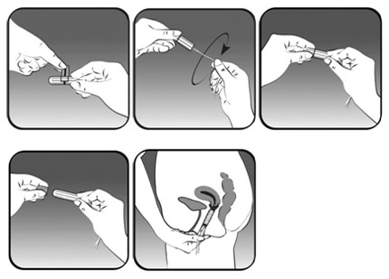 Жопастая стерва снимает белые трусики и вставляет пальцы в мокрую вагину