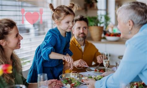 Почему семейные обеды важны для здоровья и общения